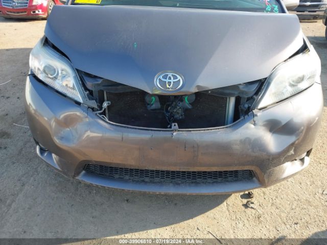 5TDYK3DC2GS742975 Toyota Sienna Xle Premium 8 Passenger