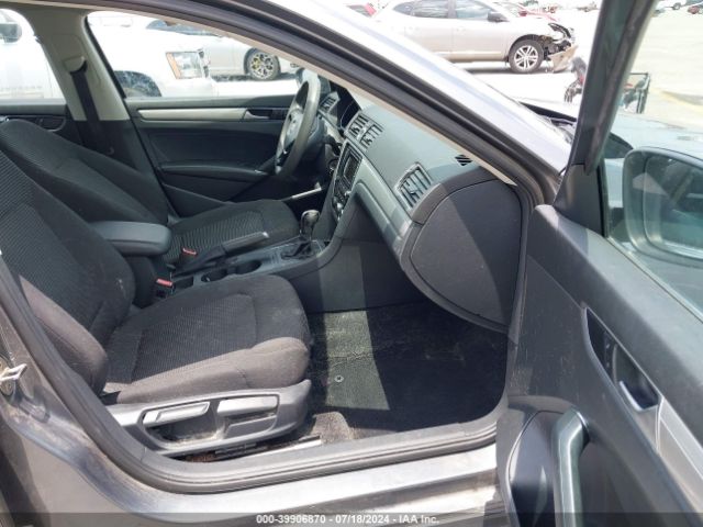 1VWAS7A30GC019153 Volkswagen Passat 1.8t S