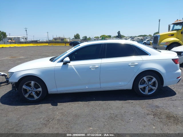 WAUGMAF4XKA040888 Audi A4 40 Premium/40 Titanium Premium