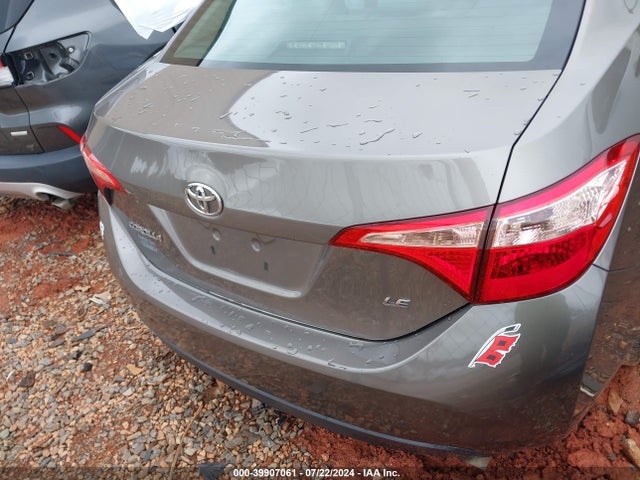 Toyota COROLLA LE 2018 5YFBURHE1JP846338 Image 15