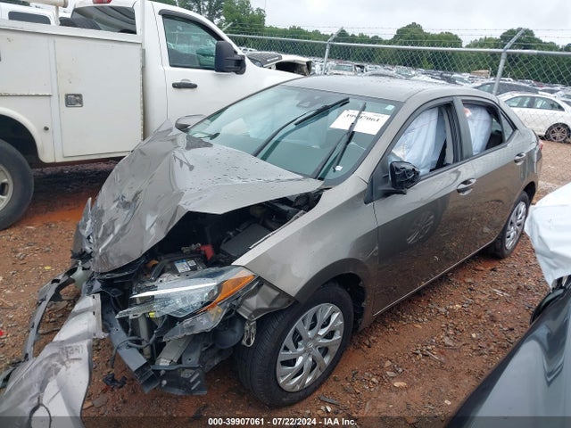 Toyota COROLLA LE 2018 5YFBURHE1JP846338 Image 2