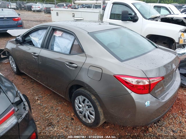 Toyota COROLLA LE 2018 5YFBURHE1JP846338 Image 3