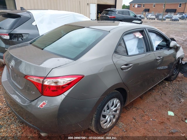 Toyota COROLLA LE 2018 5YFBURHE1JP846338 Image 4