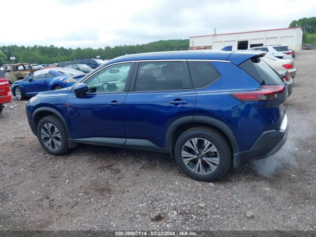5N1BT3BA6NC724011 Nissan Rogue Sv Fwd