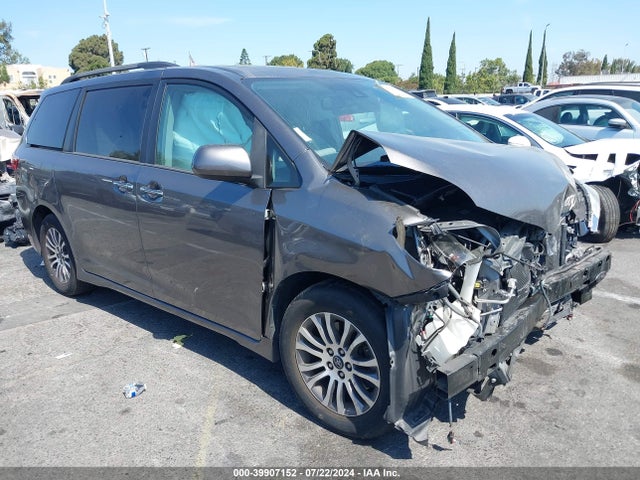 Toyota Sienna Xle 8 Passenger 2018 5TDYZ3DC8JS909018 main image