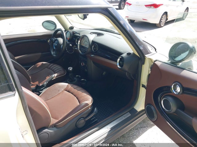 2011 MINI COOPER S CLUBMAN WMWZG3C55BTY30399 Photo 4