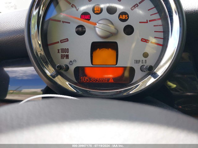 2011 MINI COOPER S CLUBMAN WMWZG3C55BTY30399 Photo 6