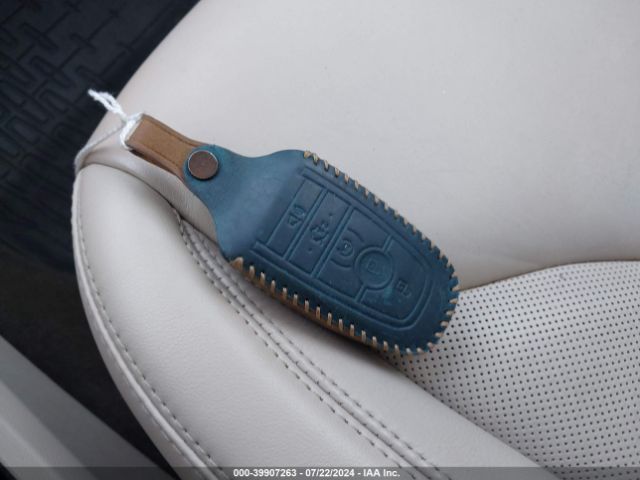 2LMPJ8KP2KBL61624 Lincoln Nautilus Select