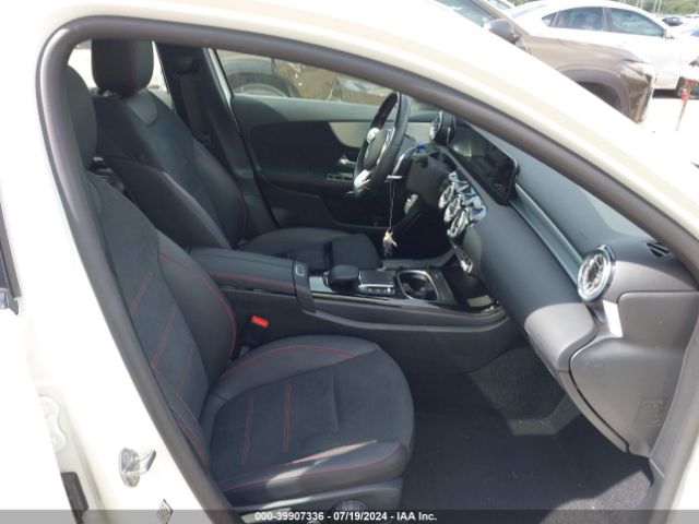 W1K3G4EB3NJ361319 Mercedes-Benz A 220