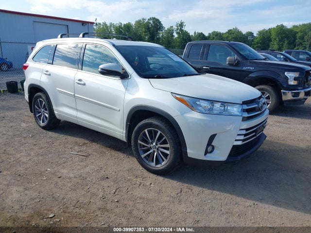 Toyota Highlander Xle 2018 5TDJZRFH3JS870111 Image 1