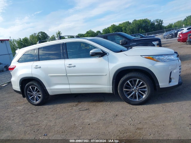 Toyota Highlander Xle 2018 5TDJZRFH3JS870111 Image 13