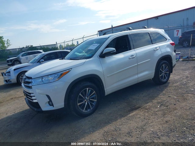 Toyota Highlander Xle 2018 5TDJZRFH3JS870111 Image 2