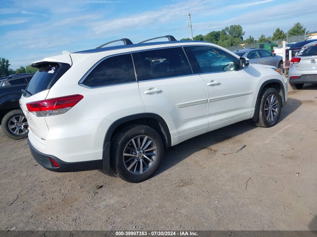 Toyota Highlander Xle 2018 5TDJZRFH3JS870111 Image 4