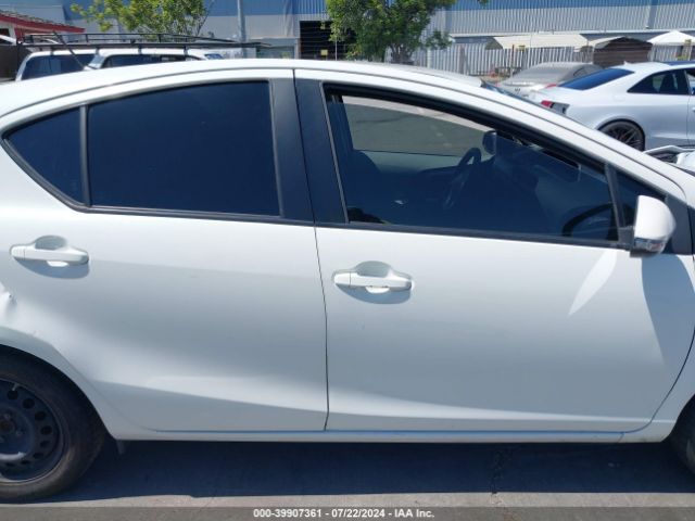 JTDKDTB34E1574429 Toyota Prius C One