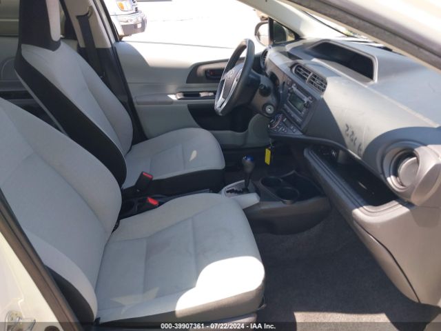 JTDKDTB34E1574429 Toyota Prius C One