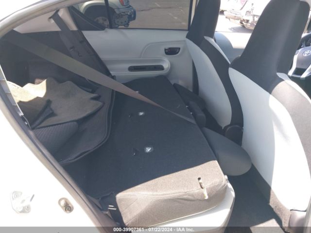 JTDKDTB34E1574429 Toyota Prius C One
