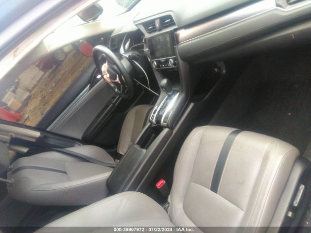 JHMFC1F97JX002512 Honda Civic Touring