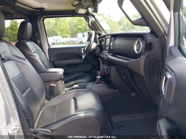 1C4HJXEG9JW101941 Jeep Wrangler Unlimited Sahara