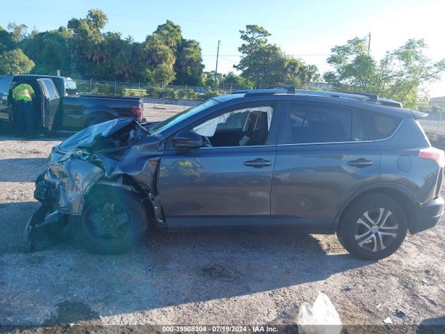 Toyota RAV4 LE 2017 JTMBFREV2HD200026 Image 15