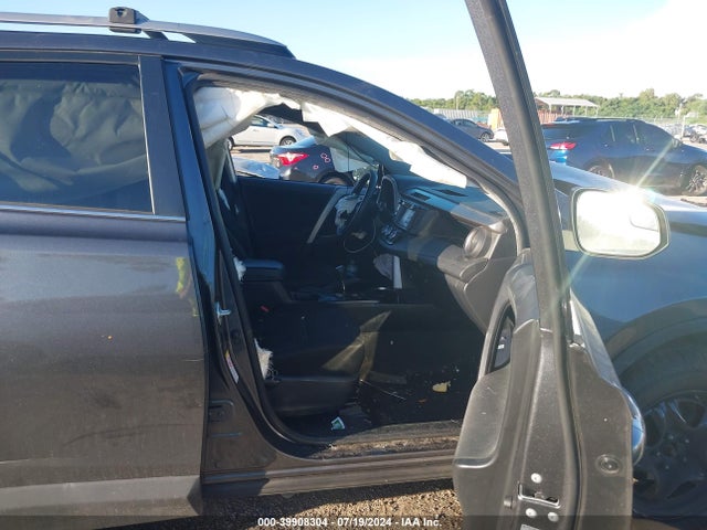 Toyota RAV4 LE 2017 JTMBFREV2HD200026 Image 5