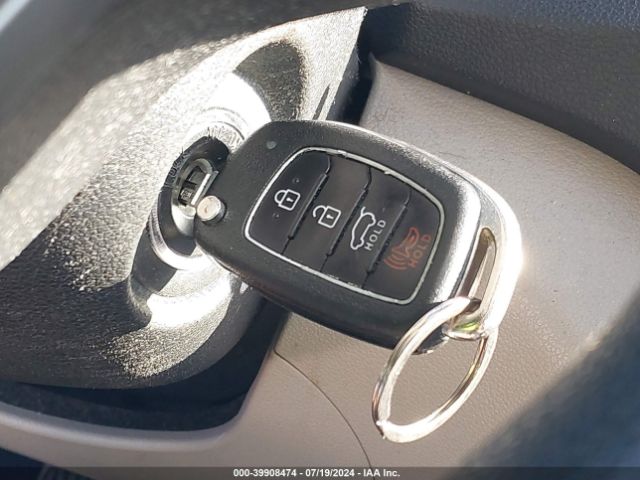 KM8J33A49GU135233 Hyundai TUCSON SE