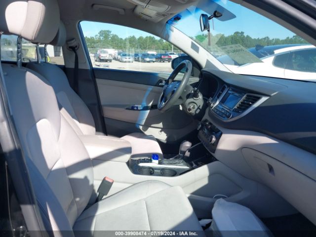 KM8J33A49GU135233 Hyundai TUCSON SE
