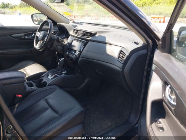 JN8AT2MV4JW305484 Nissan Rogue Sl