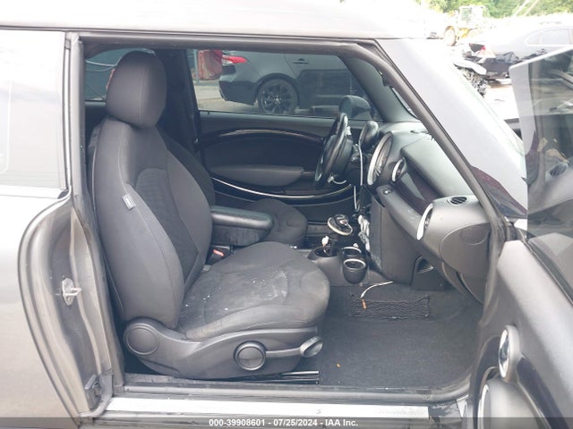 2009 MINI COOPER S CLUBMAN WMWMM33599TP93080 Photo 4