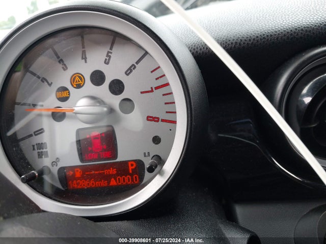 2009 MINI COOPER S CLUBMAN WMWMM33599TP93080 Photo 6