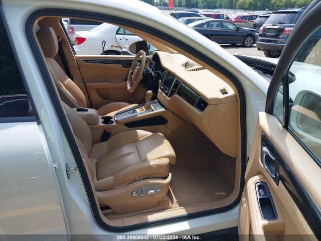 2017 PORSCHE MACAN WP1AA2A52HLB05932 Photo 4