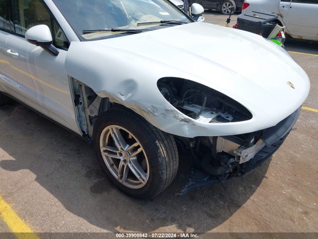 2017 PORSCHE MACAN WP1AA2A52HLB05932 Photo 5