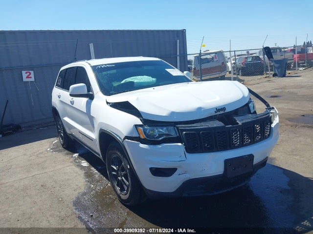 1C4RJEAG2JC311958 Jeep Grand Cherokee Laredo 4x2