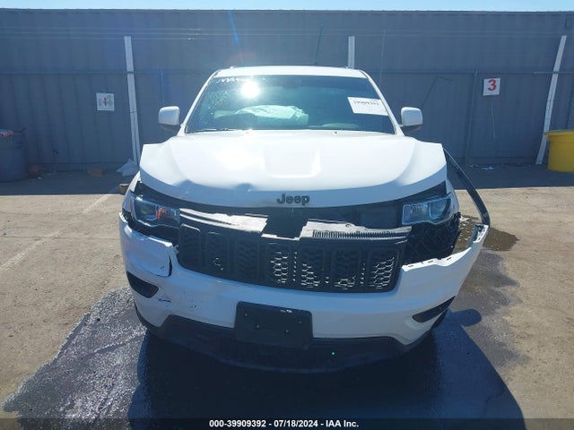 1C4RJEAG2JC311958 Jeep Grand Cherokee Laredo 4x2