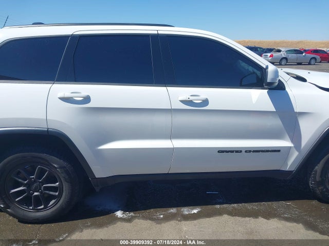 1C4RJEAG2JC311958 Jeep Grand Cherokee Laredo 4x2