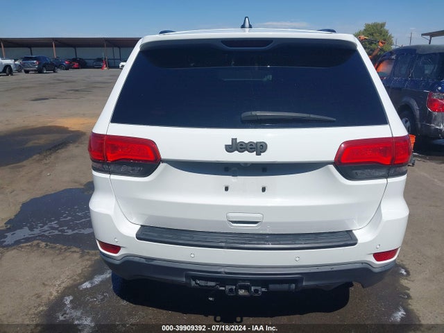 1C4RJEAG2JC311958 Jeep Grand Cherokee Laredo 4x2