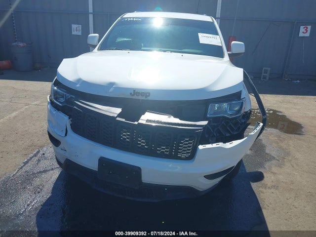 1C4RJEAG2JC311958 Jeep Grand Cherokee Laredo 4x2