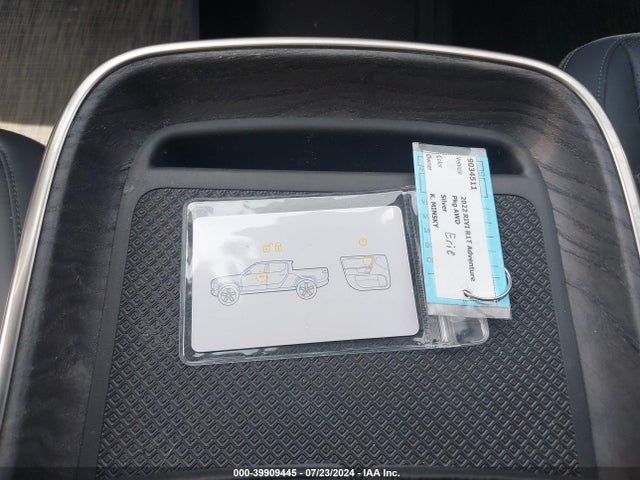 Rivian R1t Adventure 2022 7FCTGAAA5NN016933 Image 11