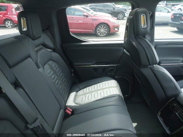 Rivian R1t Adventure 2022 7FCTGAAA5NN016933 Image 8