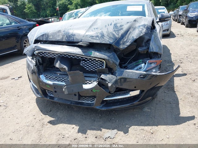 2017 JAGUAR XJ SAJWJ2GD7H8W09452 Photo 5