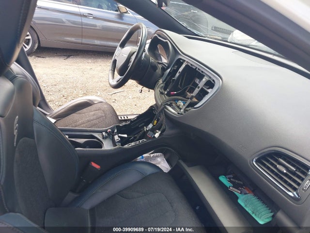 1C3CCCDGXGN139647 Chrysler 200 S