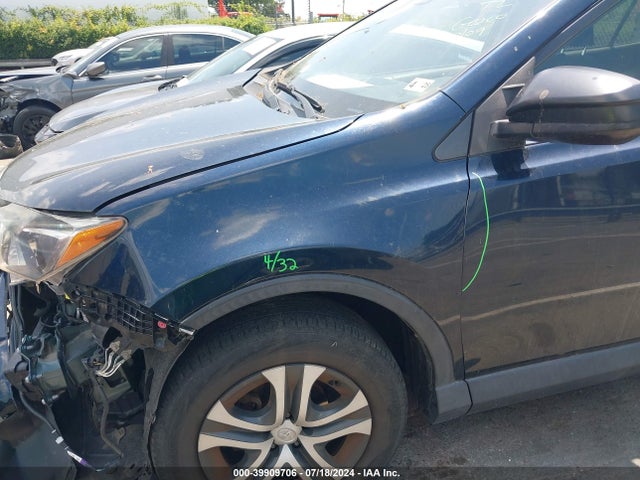 Toyota RAV4 LE 2018 JTMZFREV8JJ735870 Image 18