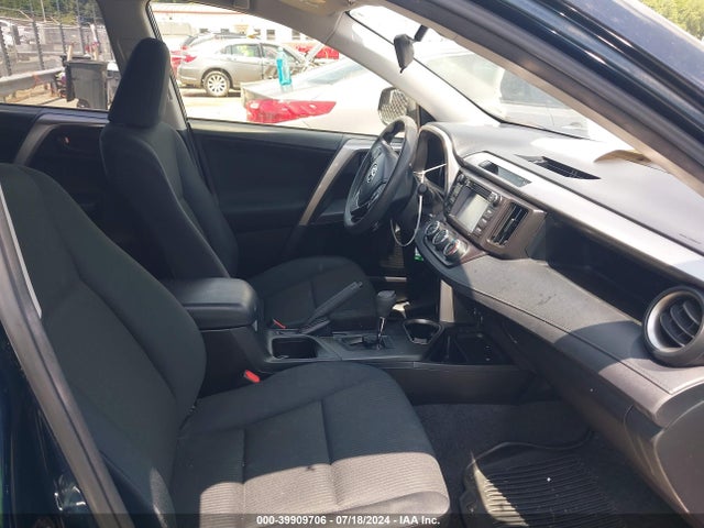 Toyota RAV4 LE 2018 JTMZFREV8JJ735870 Image 5
