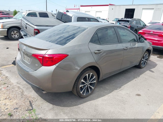 Toyota COROLLA SE 2018 5YFBURHE2JP780947 Image 4