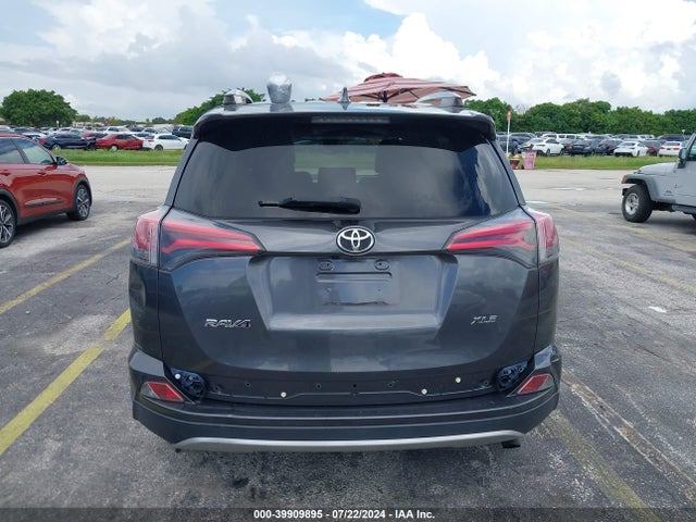 Toyota Rav4 Xle 2018 JTMWFREV6JD122955 Image 16