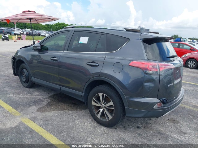 Toyota Rav4 Xle 2018 JTMWFREV6JD122955 Image 3