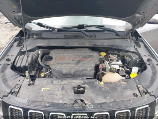 3C4NJCBB8JT233731 Jeep Compass Latitude Fwd