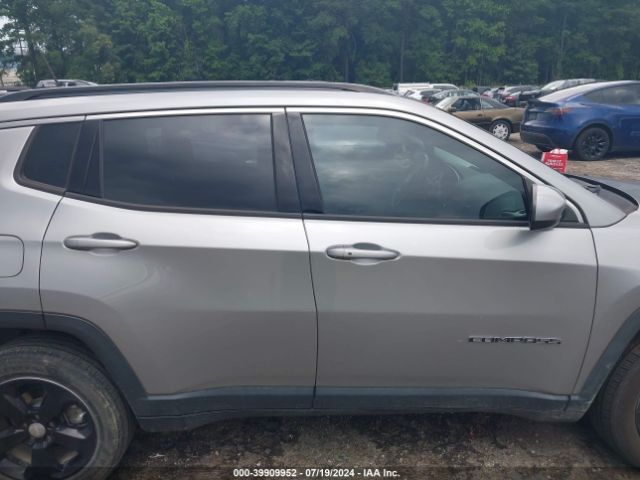 3C4NJCBB8JT233731 Jeep Compass Latitude Fwd