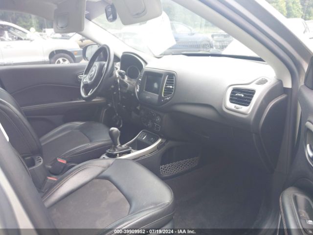 3C4NJCBB8JT233731 Jeep Compass Latitude Fwd