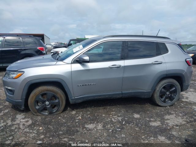 3C4NJCBB8JT233731 Jeep Compass Latitude Fwd