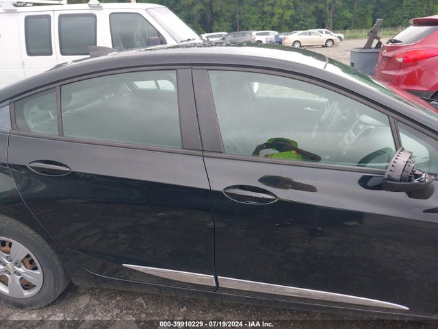 39910229 :رقم المزاد ، 1G1BC5SM5J7214786 vin ، 2018 Chevrolet Cruze Ls Auto مزاد بيع